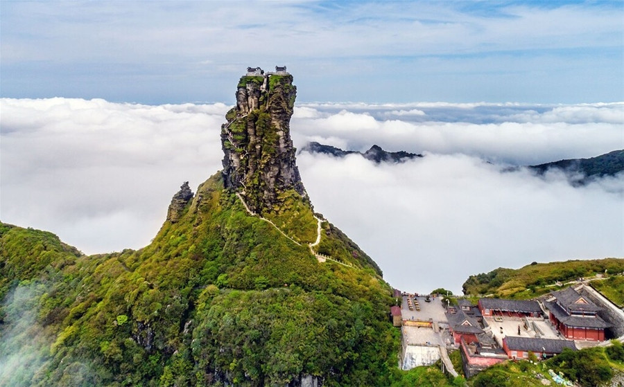 Vẽ bậy lên núi thiêng, du khách Trung Quốc bị phạt gần nửa tỷ đồng